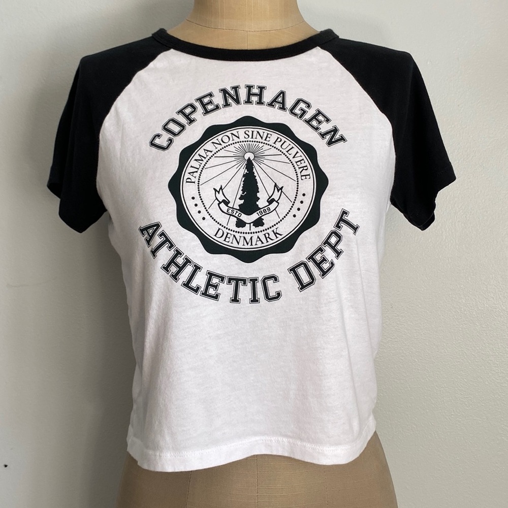 Hollister Print Graphic Baby Tee Size M